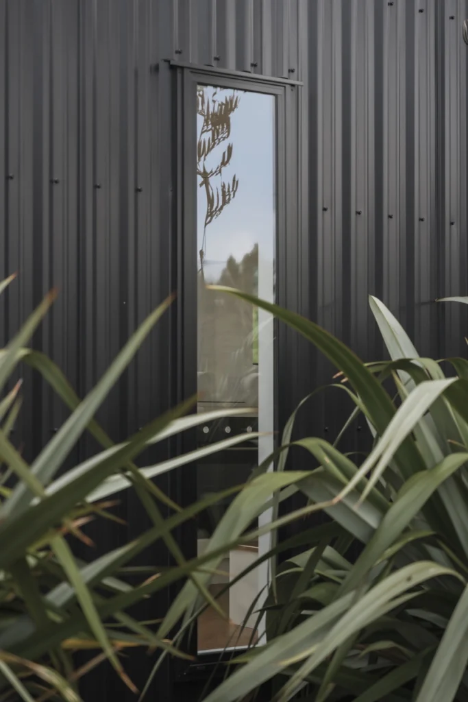 Maui Lux, Auckland, photograph 4 of 25