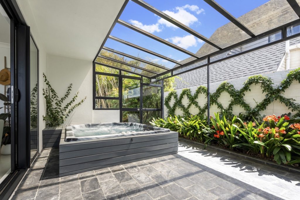 122A Bucklands Beach Road — photographed by Seventh Hour, Auckland