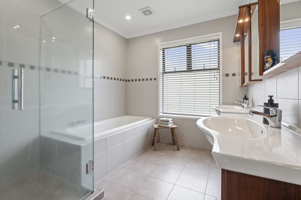 122A Bucklands Beach Road — photographed by Seventh Hour, Auckland